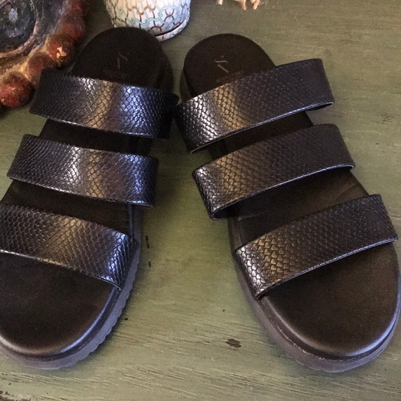Simply Vera Vera Wang Black Slides Size 10 - Picture 1 of 7